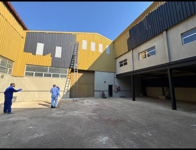 249M² WAREHOUSE TO LET IN MANUFACTA
